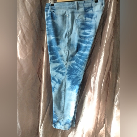 J Jill Denim - Cropped Tie Dyed Jeans - 12P - Picture 5 of 11